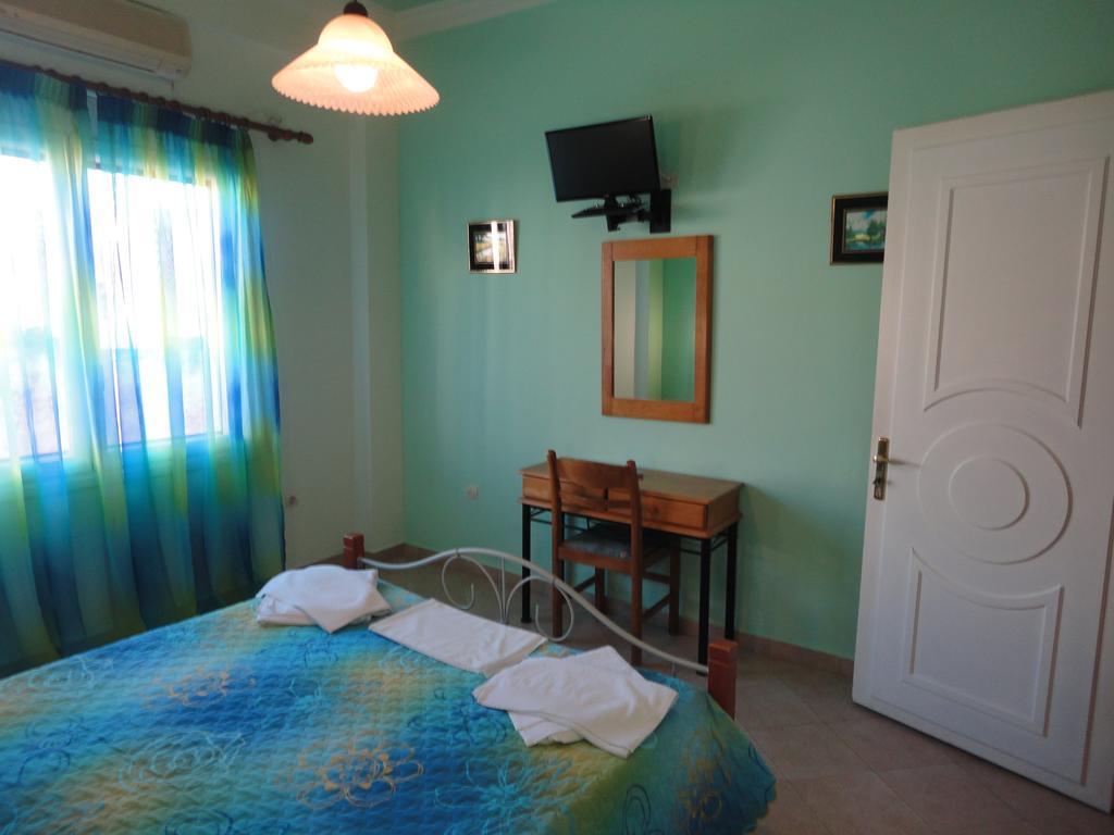 Apergis Rooms Ermoupoli Bagian luar foto