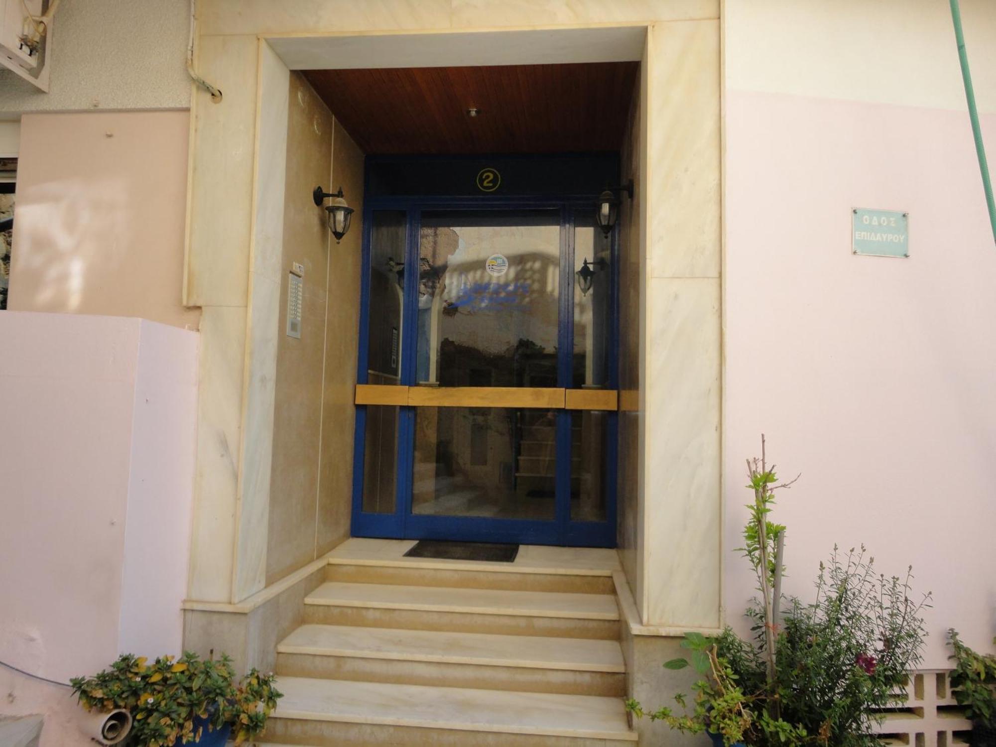 Apergis Rooms Ermoupoli Bagian luar foto