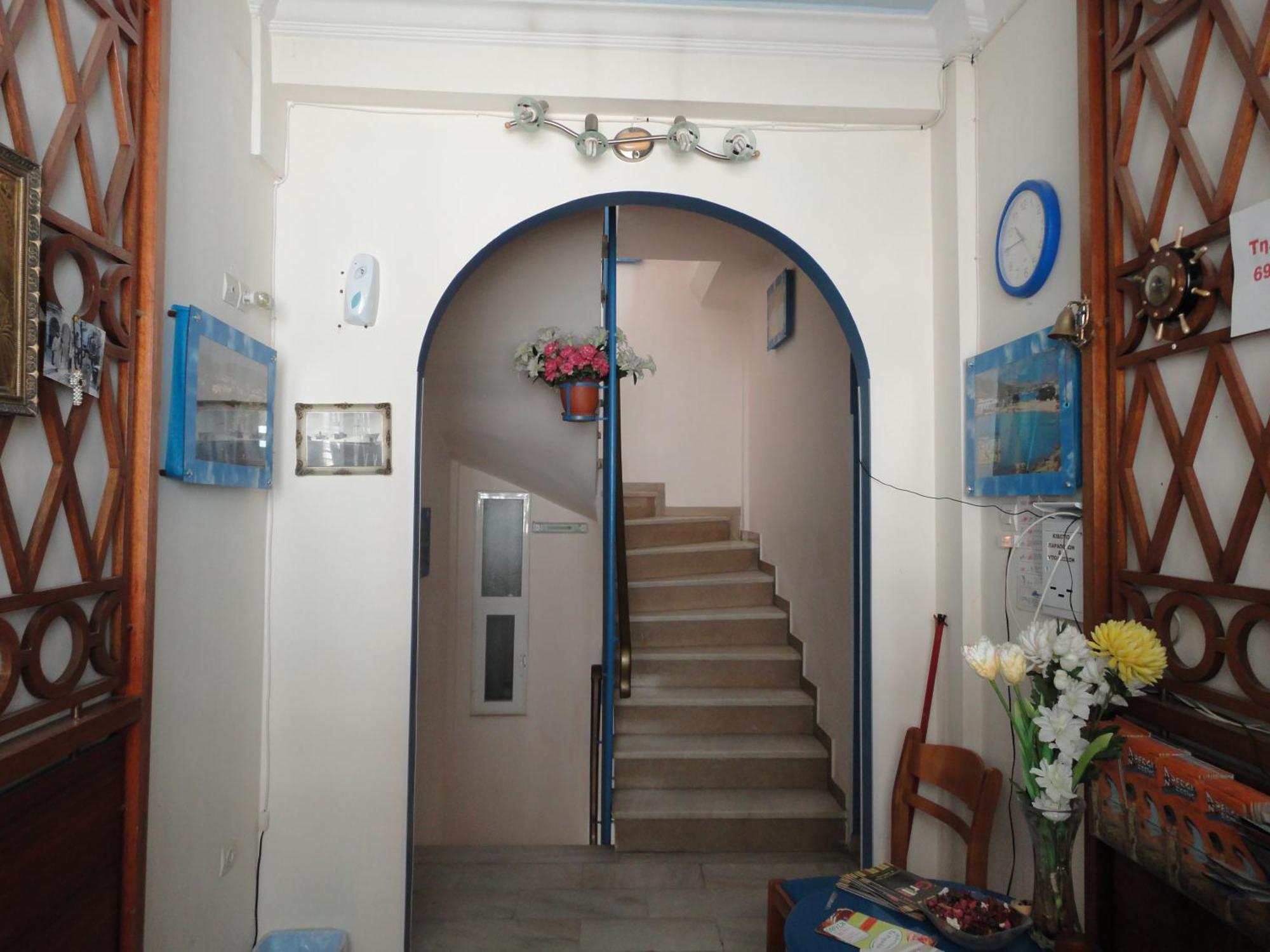 Apergis Rooms Ermoupoli Bagian luar foto