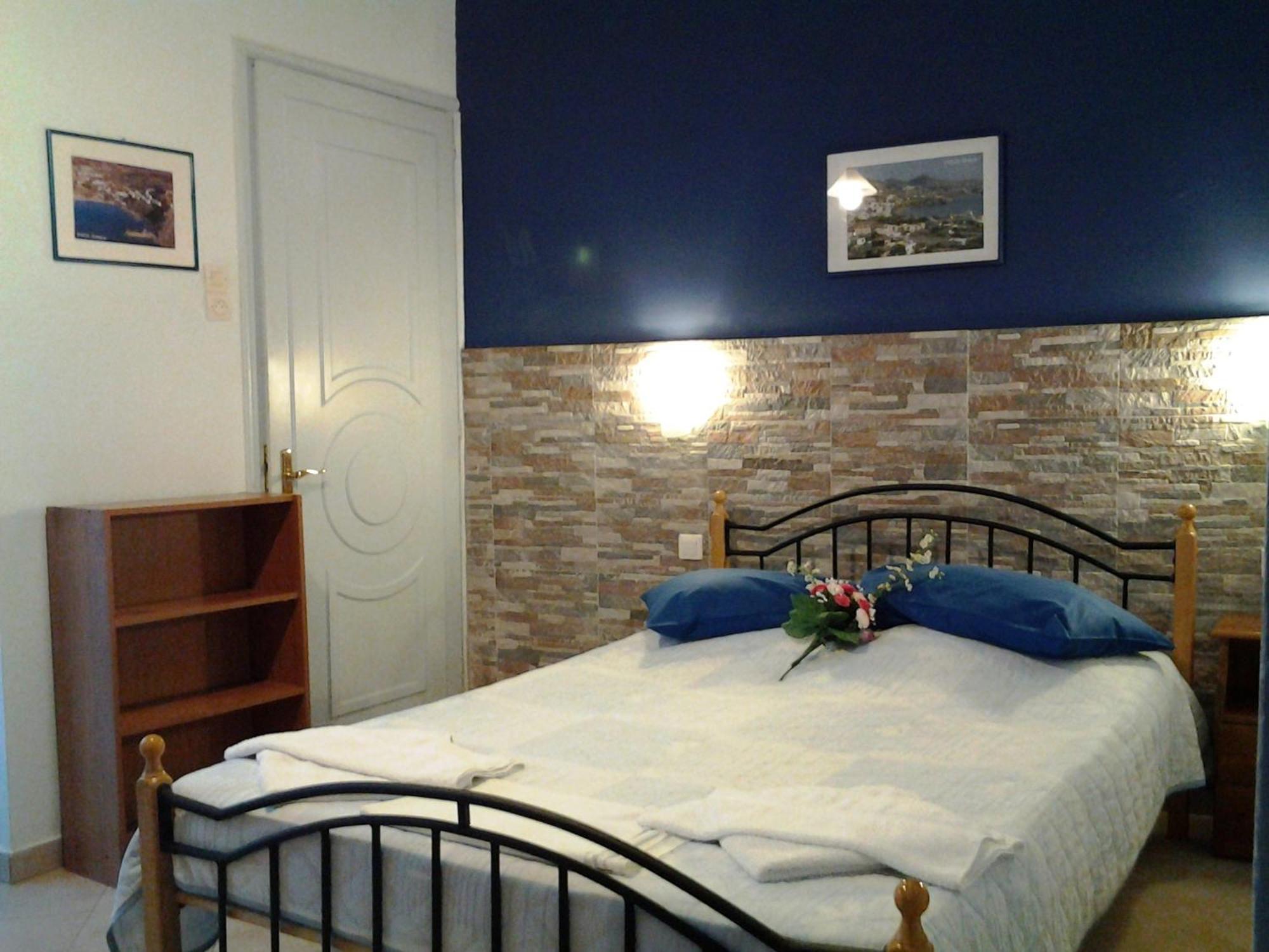 Apergis Rooms Ermoupoli Ruang foto