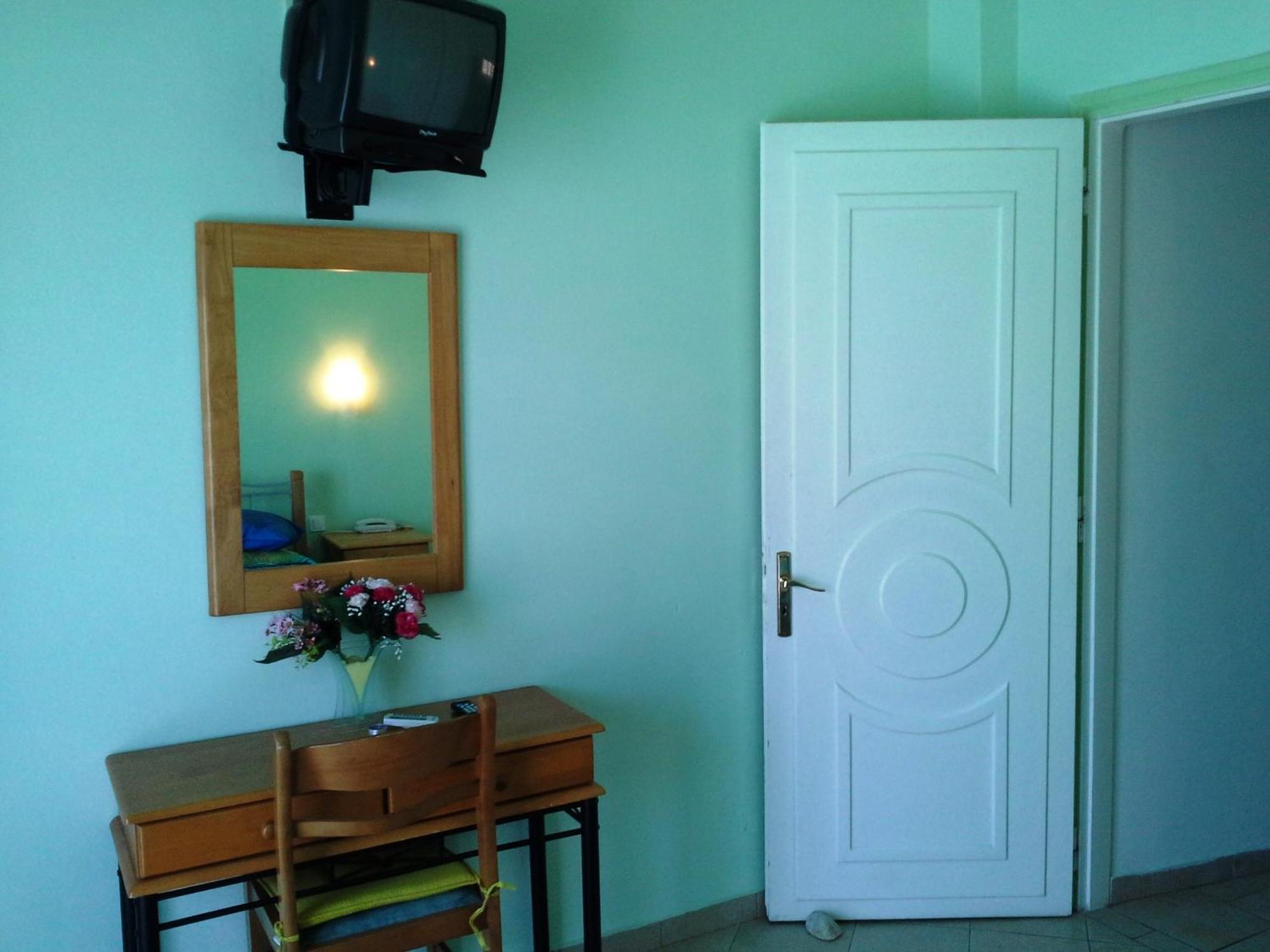 Apergis Rooms Ermoupoli Ruang foto