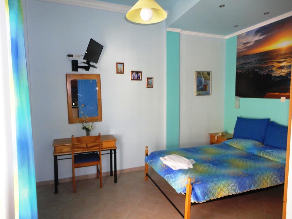 Apergis Rooms Ermoupoli Bagian luar foto