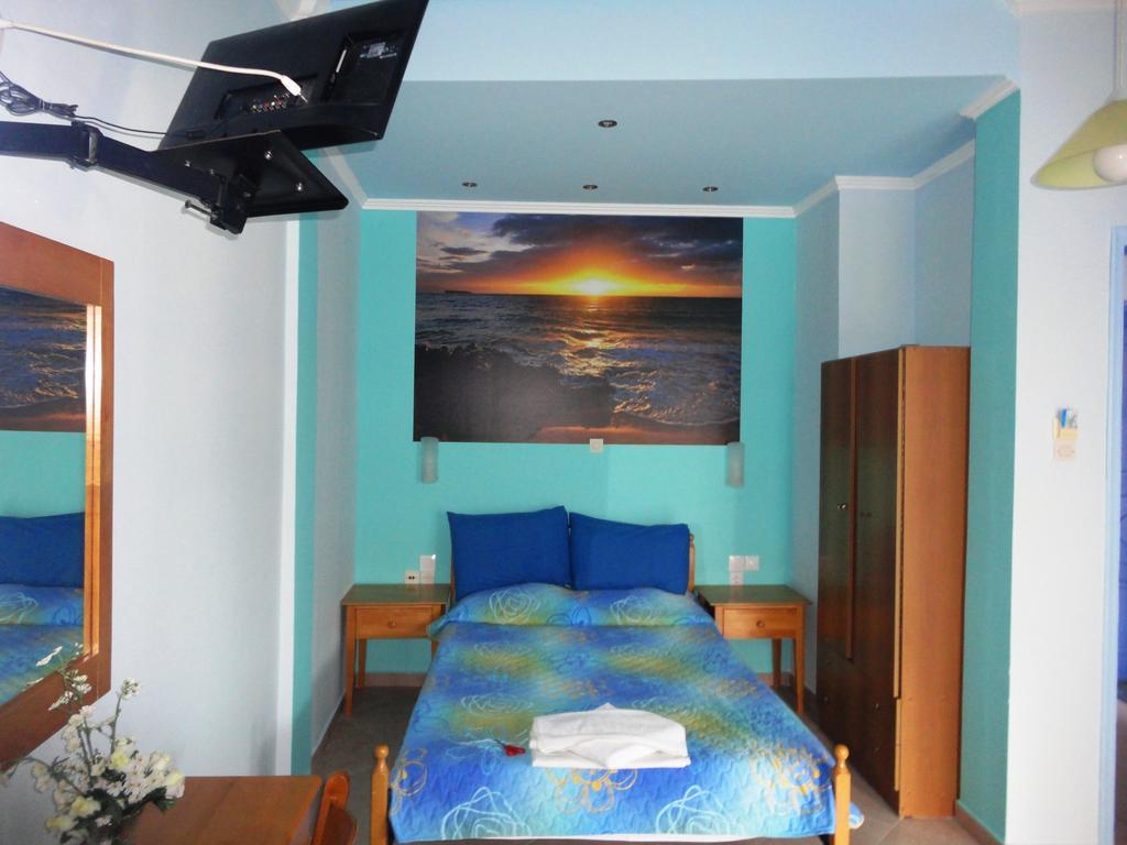 Apergis Rooms Ermoupoli Bagian luar foto