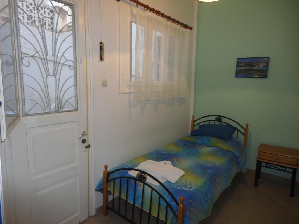 Apergis Rooms Ermoupoli Bagian luar foto