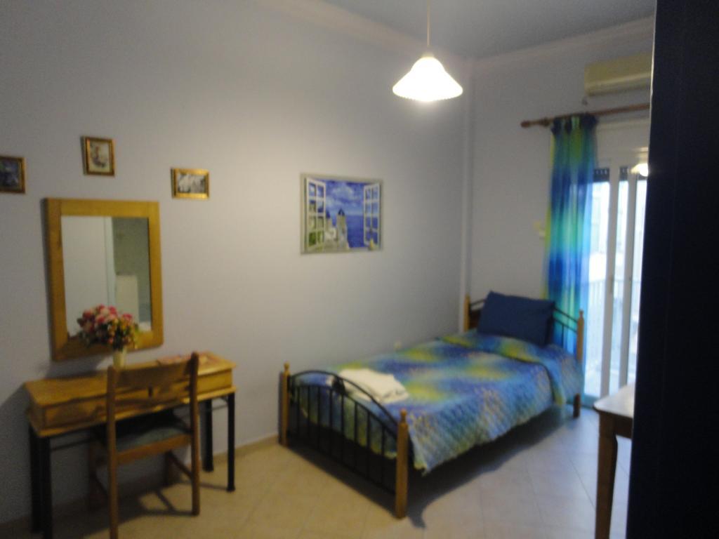 Apergis Rooms Ermoupoli Bagian luar foto