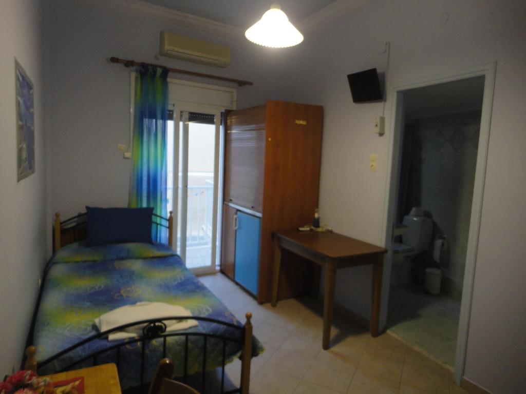 Apergis Rooms Ermoupoli Bagian luar foto