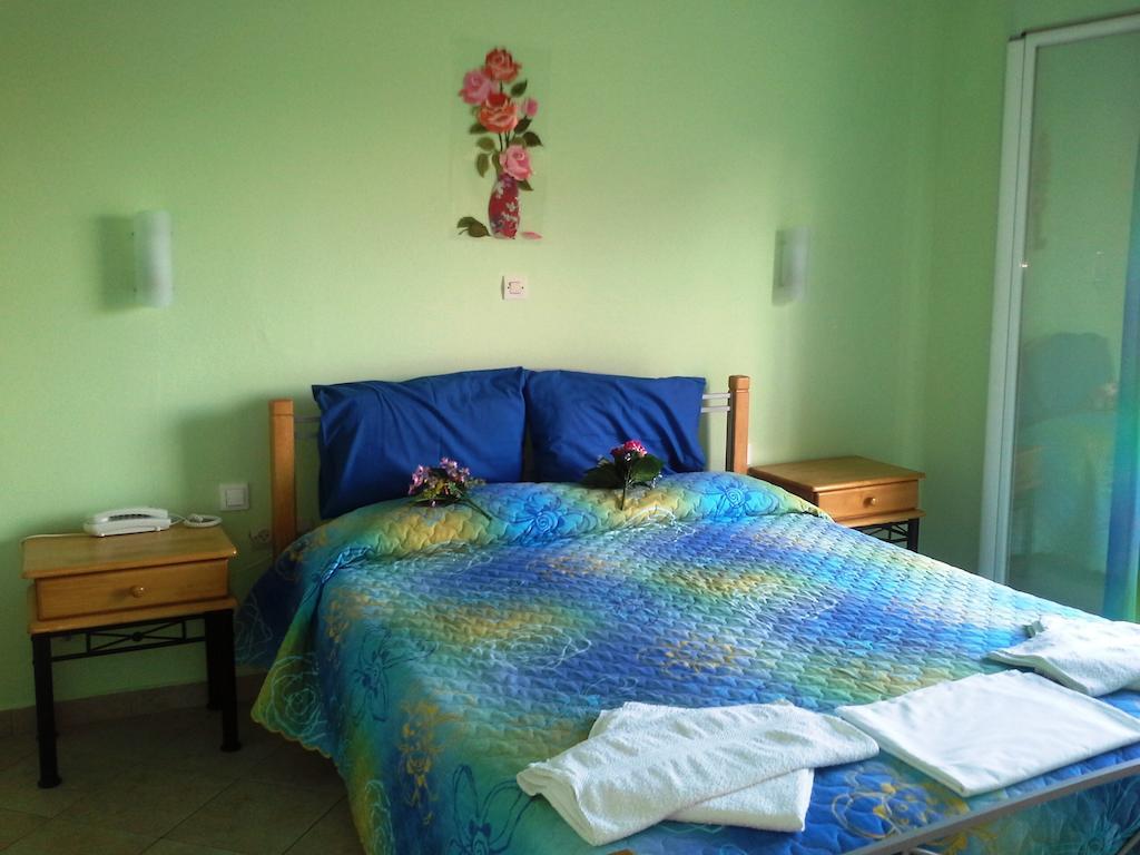 Apergis Rooms Ermoupoli Bagian luar foto