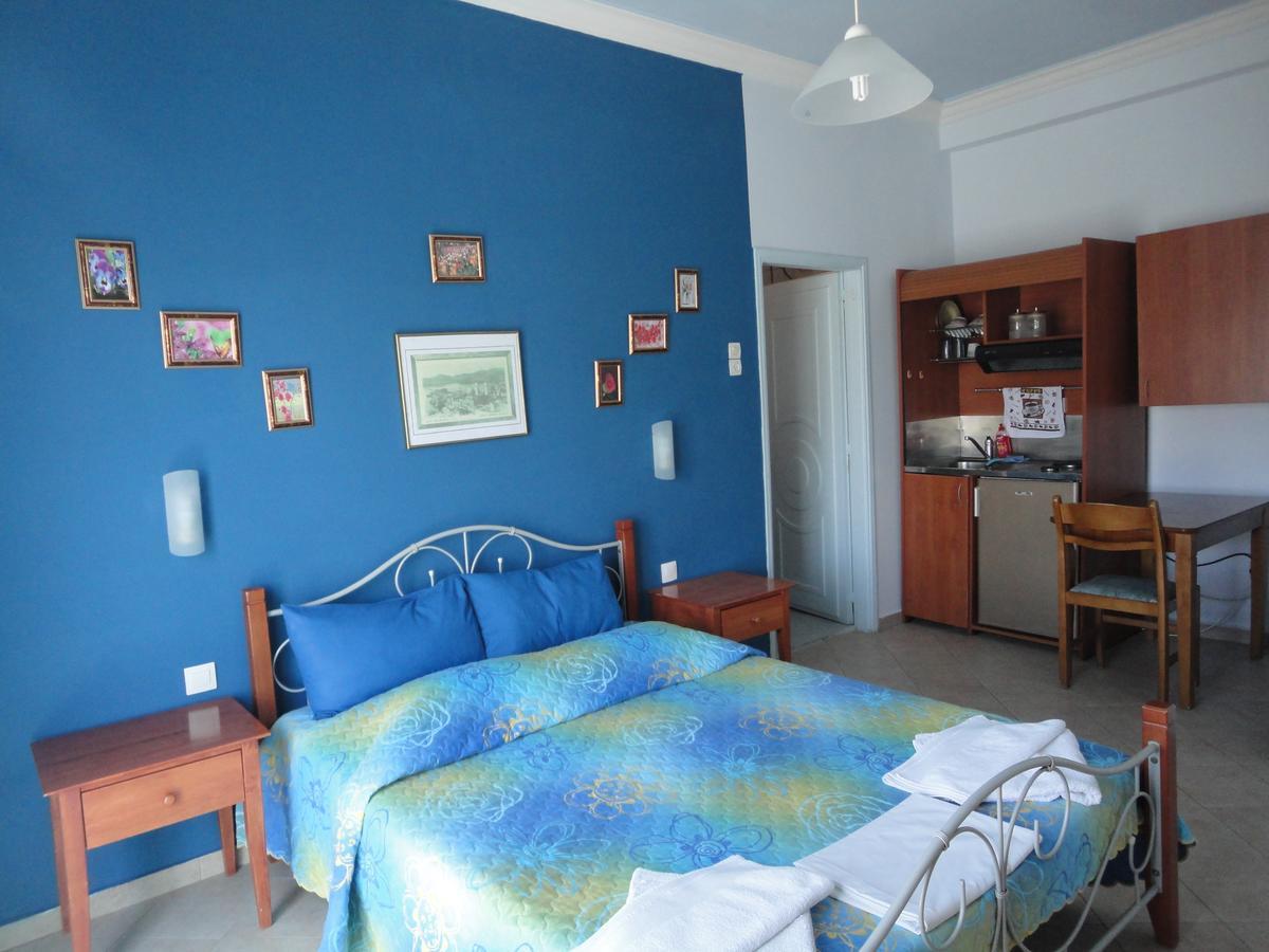 Apergis Rooms Ermoupoli Bagian luar foto