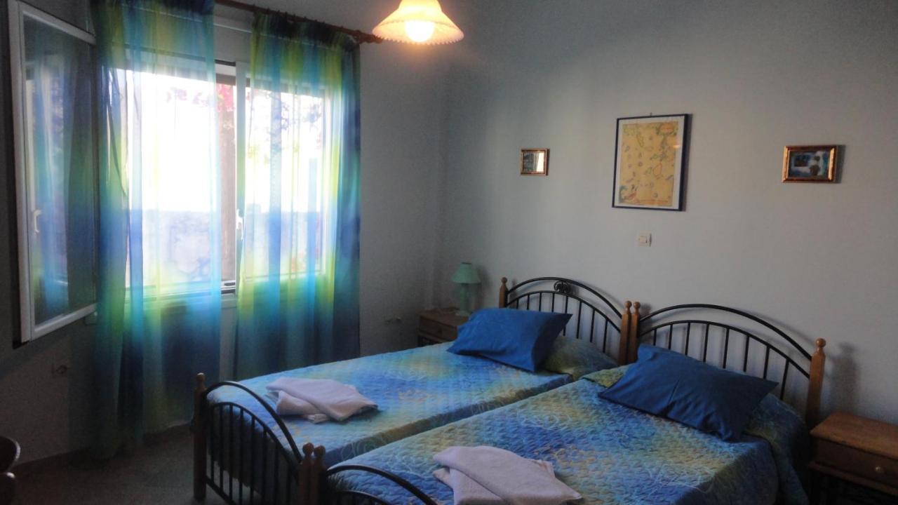 Apergis Rooms Ermoupoli Bagian luar foto