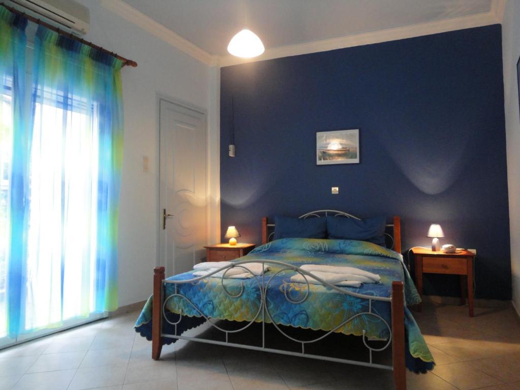 Apergis Rooms Ermoupoli Bagian luar foto